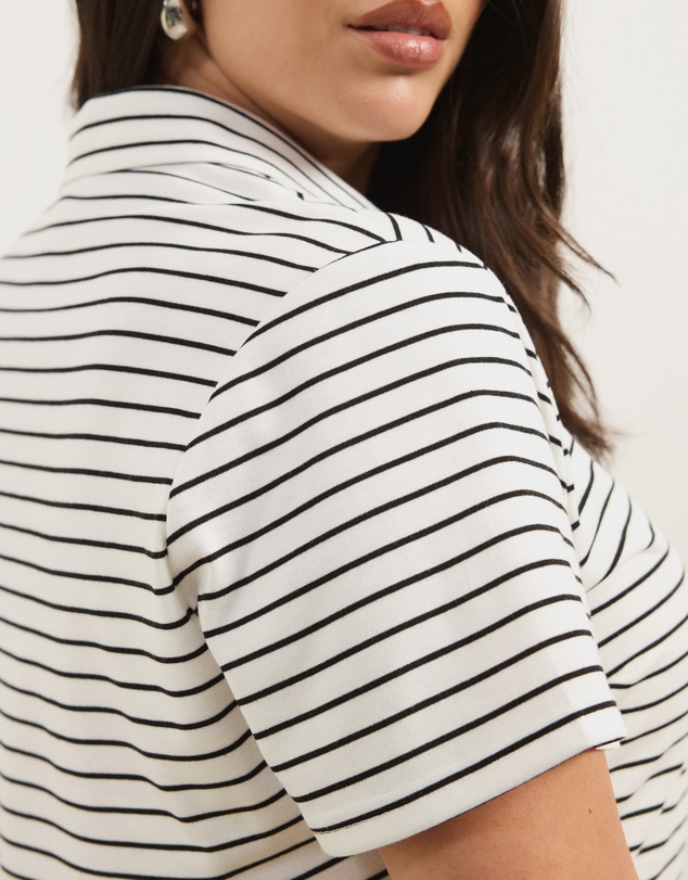 Atmos&Here Curvy - Stripe V-Neck Top