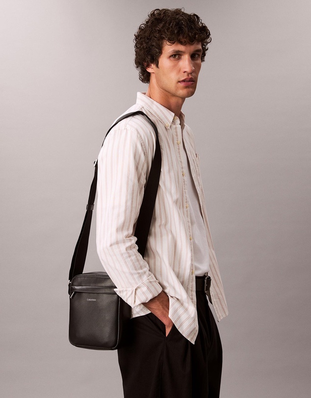 Calvin Klein - Logo HW Micro Pebble Reporter Bag