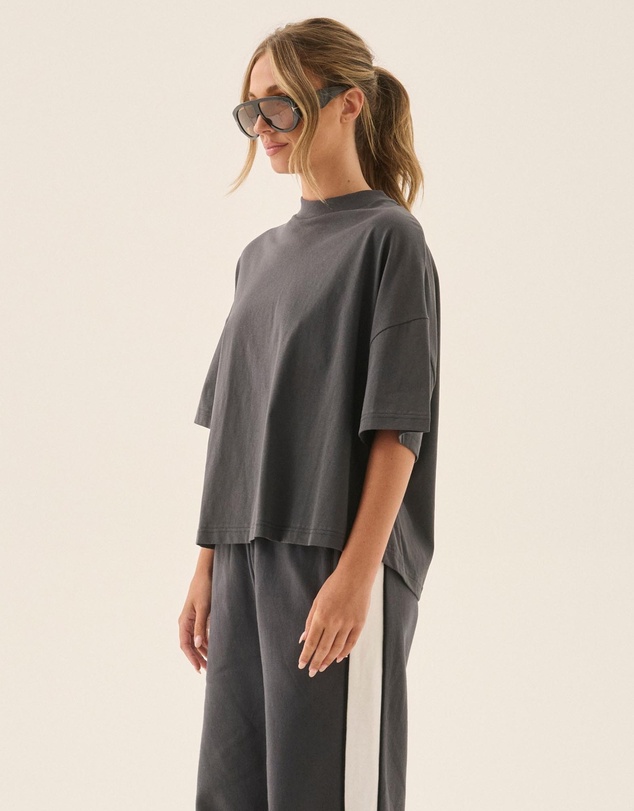 Araminta James - Palmera Tee