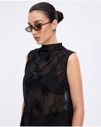 Minima Esenciales - Maelle Floral Applique Top