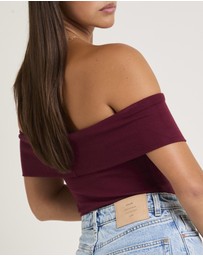 Alice In The Eve - Lia Cold Shoulder Top