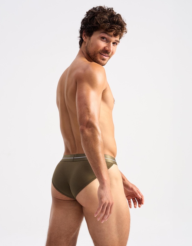 TEAMM8 - Icon Sport Brief