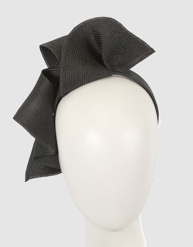 Max Alexander - Large Wavy Black Racing Fascinator