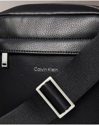 Calvin Klein - Logo HW Micro Pebble Reporter Bag