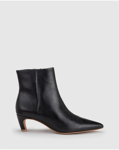 Chaos & Harmony - Nightfall Boot