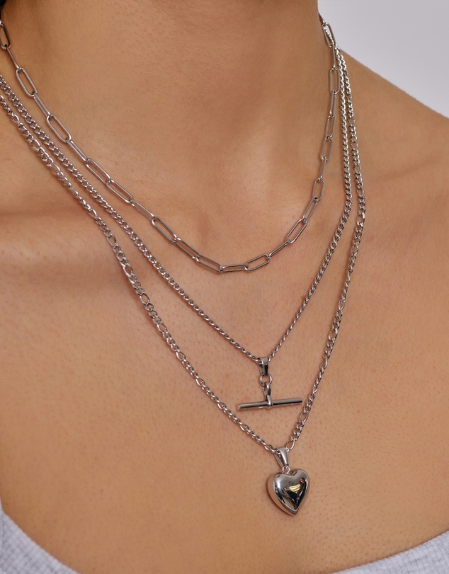 Arms Of Eve - Rose Heart Necklace - Silver