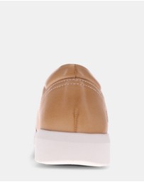 Mia Vita - Bridgette II Casual Sneaker - Fawn