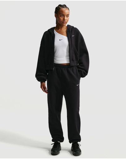 Total Black & Sail