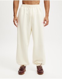 Cotton On - Super Baggy Cuffed Graphic Track Pant