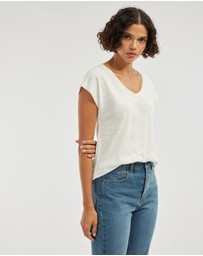Amelius - Sadie V Neck Tee