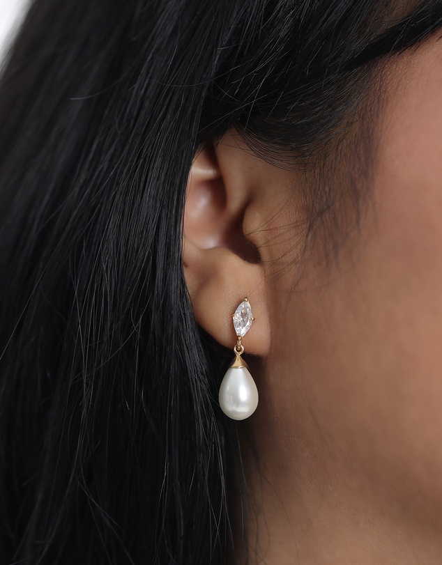 Elli Jewelry - Shell Pearl Zirconia Drop Earrings in Gold-Plated 925 Silver