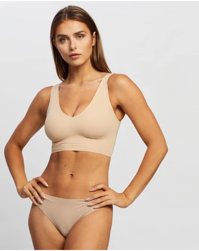 Calvin Klein - Invisibles Comfort Lightly Lined V-Neck Bralette
