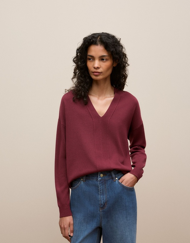 Trenery - Merino V Neck Knit in Auburn