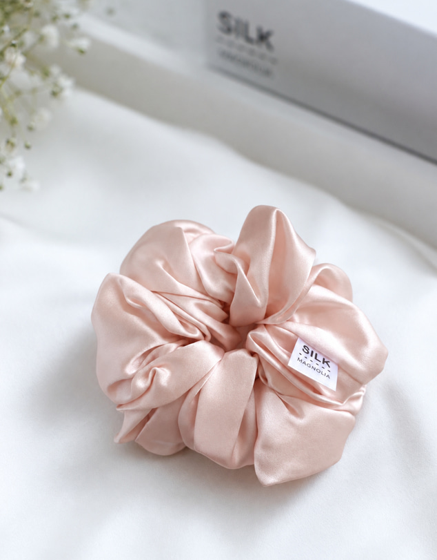 SILK MAGNOLIA - Mulberry Silk XL Scrunchie