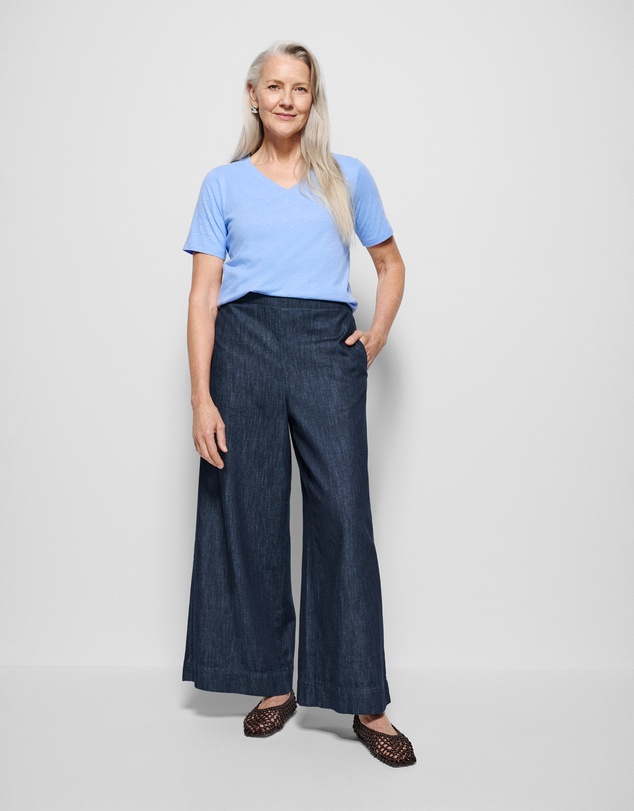 Commonry - Rue V Neck Tee