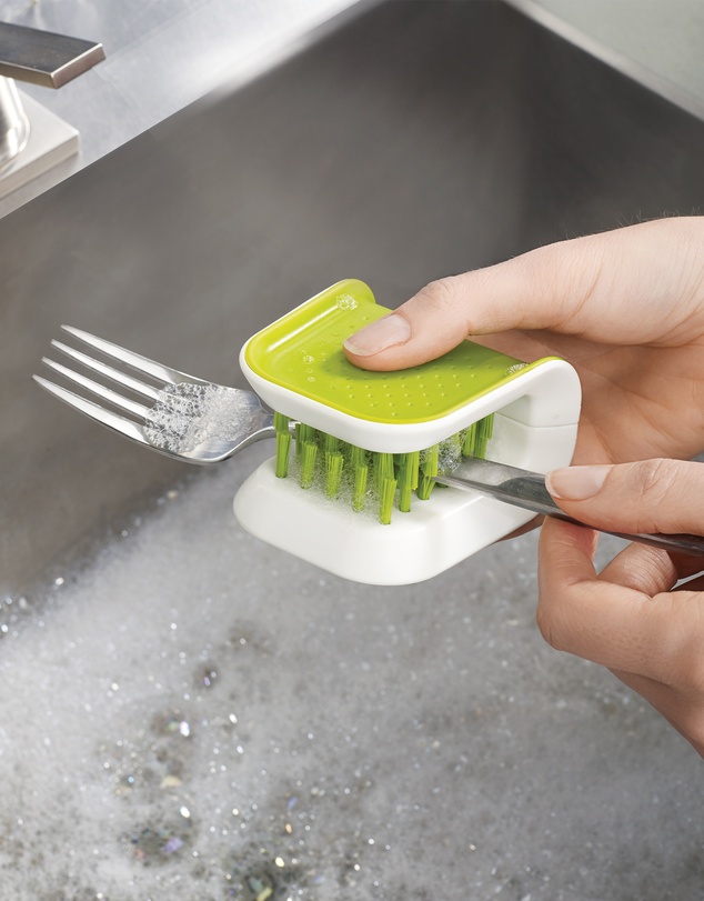 Joseph Joseph - BladeBrush™ Cutlery Cleaning Brush