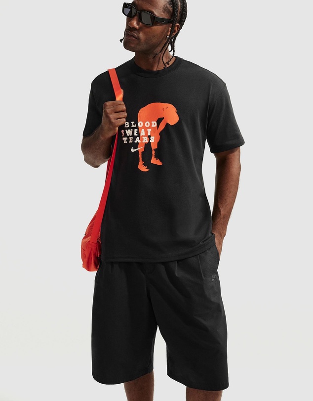 Nike - Sportswear Premium Essentials T-Shirt