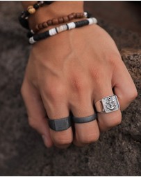 Kuzzoi - ICONIC EXCLUSIVE - Bevelled Band Ring in Oxidised 925 Sterling Silver
