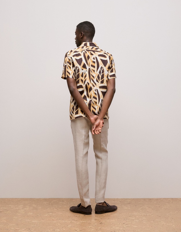 Trenery - Graphic Leaf Linen Short Sleeve Shirt in Bitter Chocolate