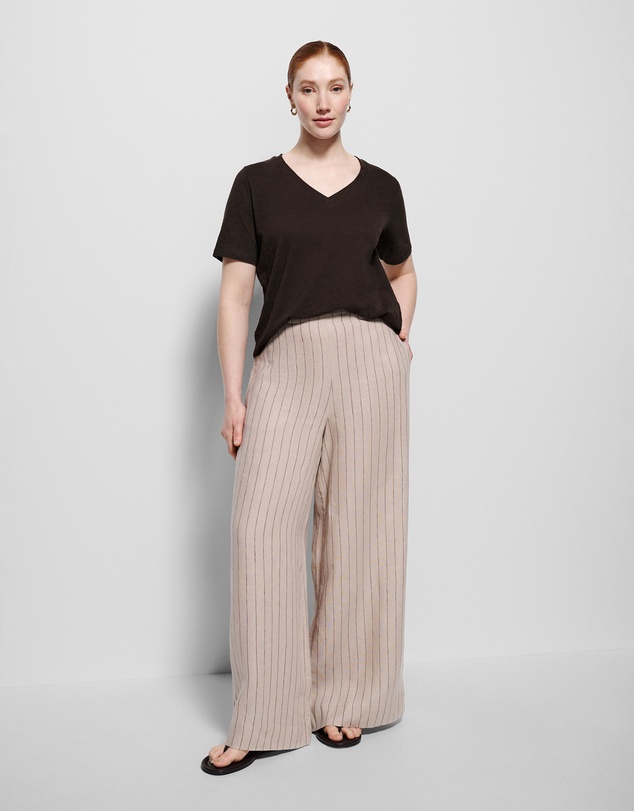 Commonry - Rue V Neck Tee