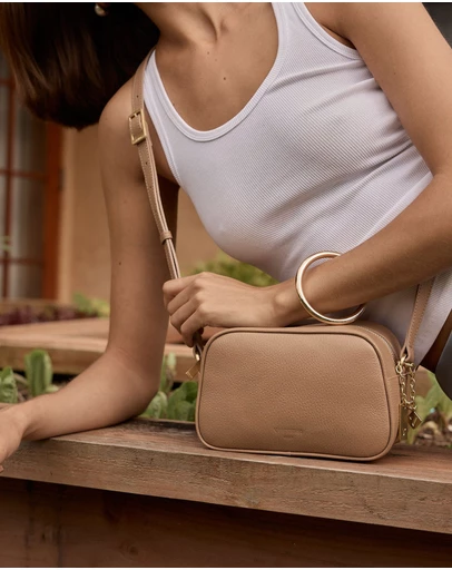 VESTIRSI - Vera Latte Camera Crossbody Bag