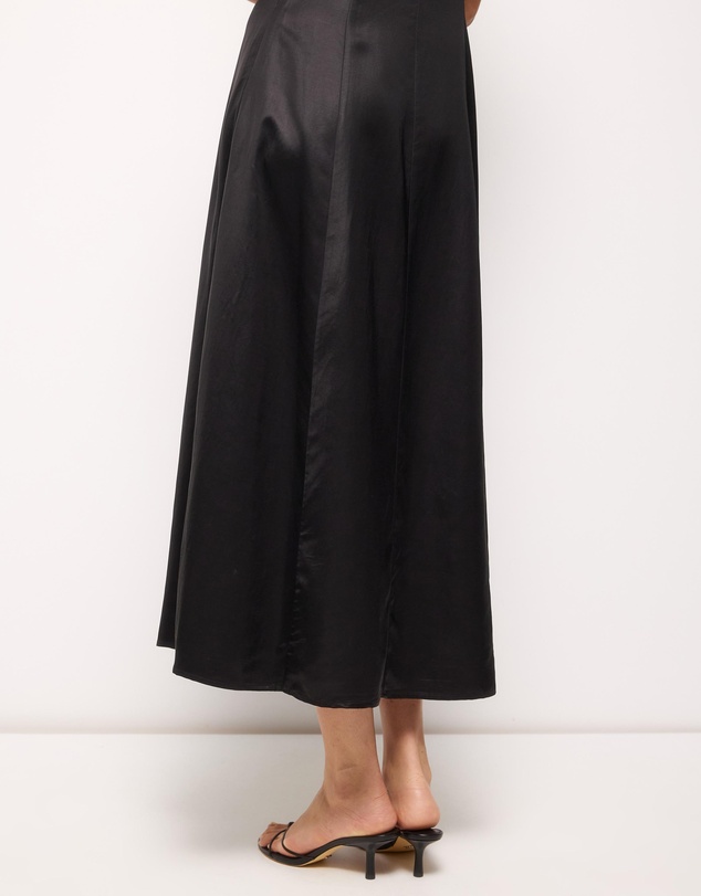 AERE - Aspyn Strapless Midi Dress