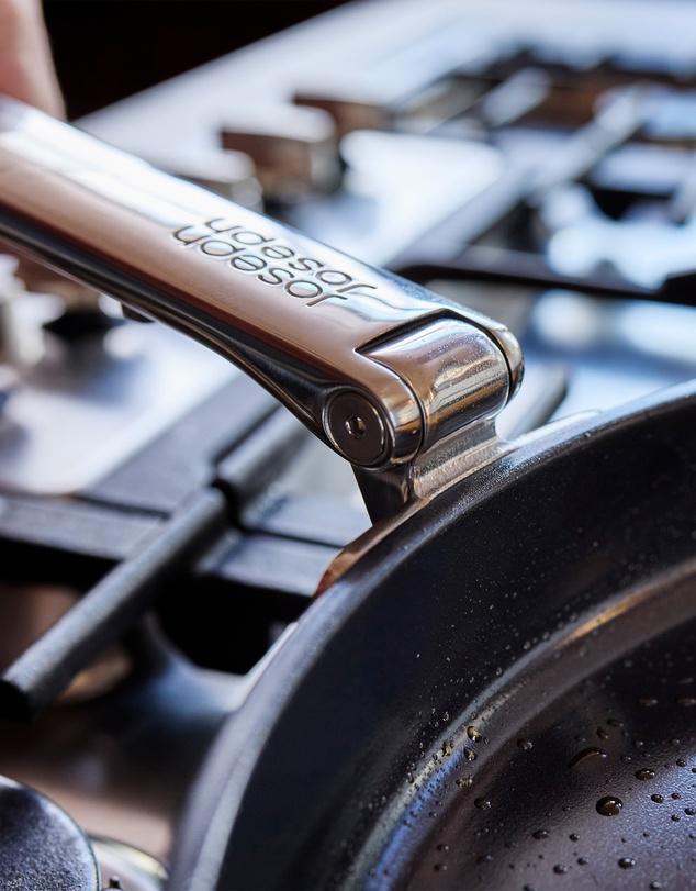 Joseph Joseph - Space Steel Non-stick Stainless-steel Frying Pan with Folding Handle - 28cm