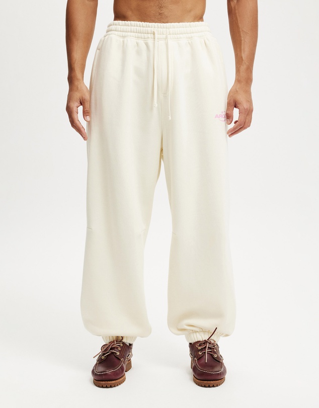 Cotton On - Super Baggy Cuffed Graphic Track Pant