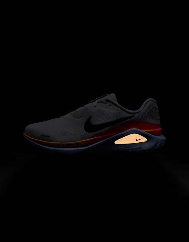 Nike - Structure 26 - Men's