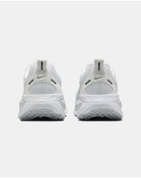 Nike - Vomero 18 - Women's