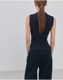 M.N.G - Cynthia Vest