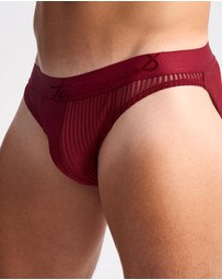 TEAMM8 - Casanova Brief
