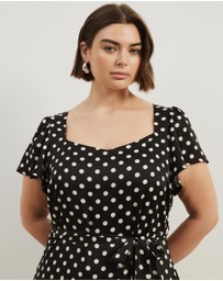 Atmos&Here Curvy - Florence Flutter Sleeve Maxi Dress