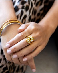 Chuchka - Kesher Ring 3 stone Gold
