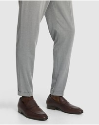 yd. - Beau Textured Loafer