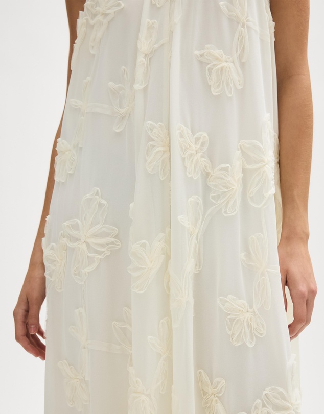 Minima Esenciales - Maelle Floral Applique Maxi Dress