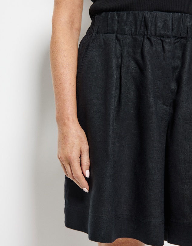 Commonry - Lucie Short