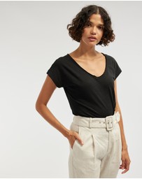 Amelius - Sadie V Neck Tee