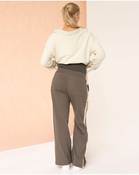 Angel Maternity - Ines Colour Contrast Side Panel Cotton Maternity Pants In Khaki