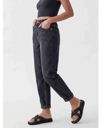 Calli - Hudson Mom Jeans