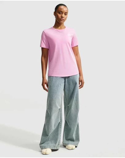 Nike - Sportswear Club Essentials T-Shirt