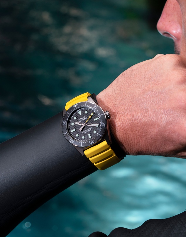 TIMEX - Deep Water Reef 200 SST Black Dial Yellow Rubber Strap