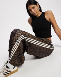 adidas Originals - Originals Wide Leg Satin Pants in Leopard