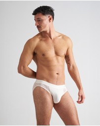 TEAMM8 - Casanova Brief