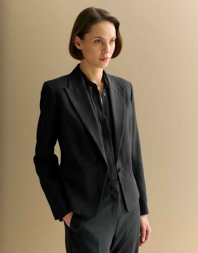 Trenery - Single Breasted Cropped Blazer in Black