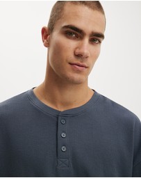 Cotton On - Relaxed Fit Textured Henley Long Sleeve