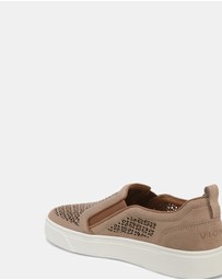 Vionic - Kimmie Perf Slip-On Casual Sneaker - Wheat