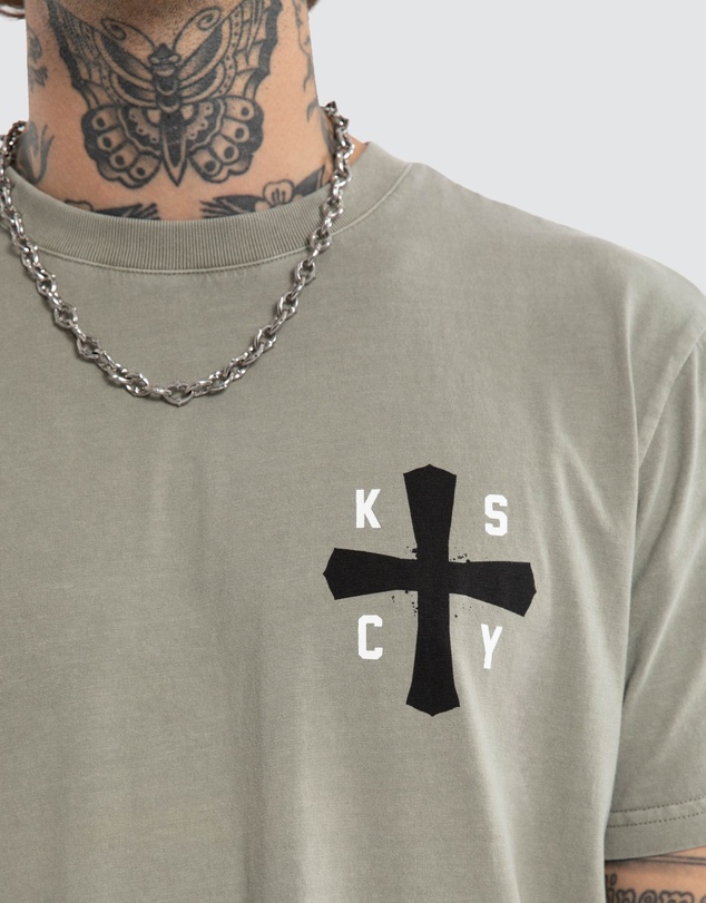 Kiss Chacey - Hyped Dual Curve Tee