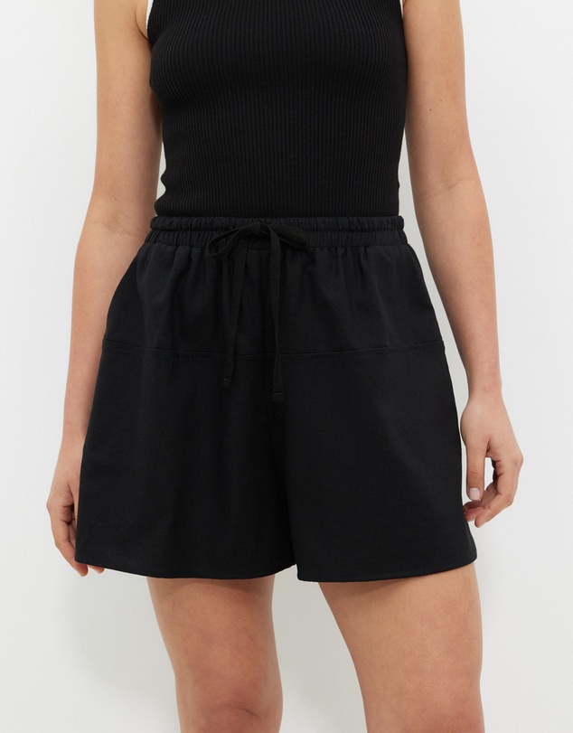 Calli - Seamed Shorts