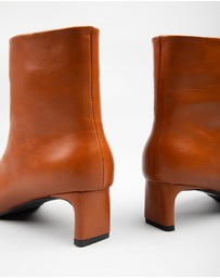 RAID - Penelope flat heeled ankle boots in tan